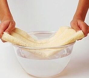 comprese cu mentă și sare pentru a trata ciuperca unghiilor de la picioare